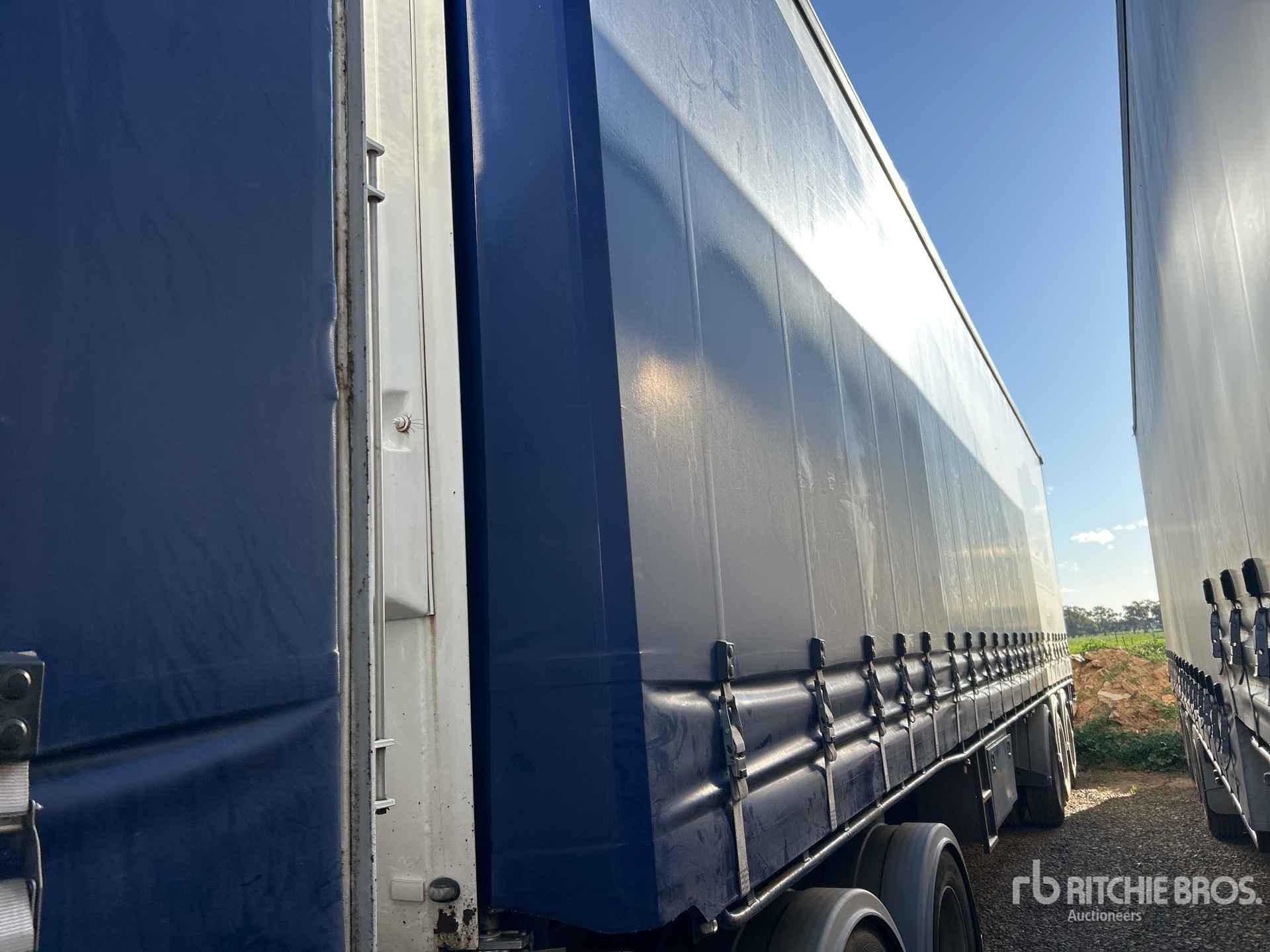 2010 Vawdrey 13.1 m Tri/A Remolque con Lona