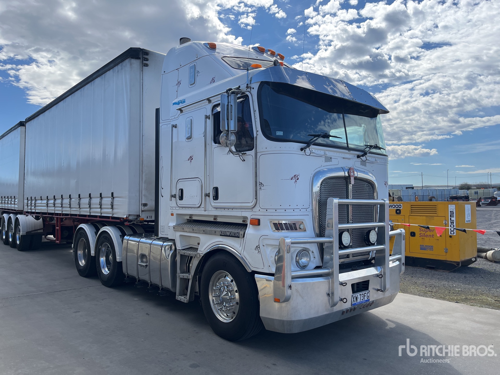 2014 Kenworth K200 Aerodyne 6x4 Cabina con cuccetta per trattore stradale