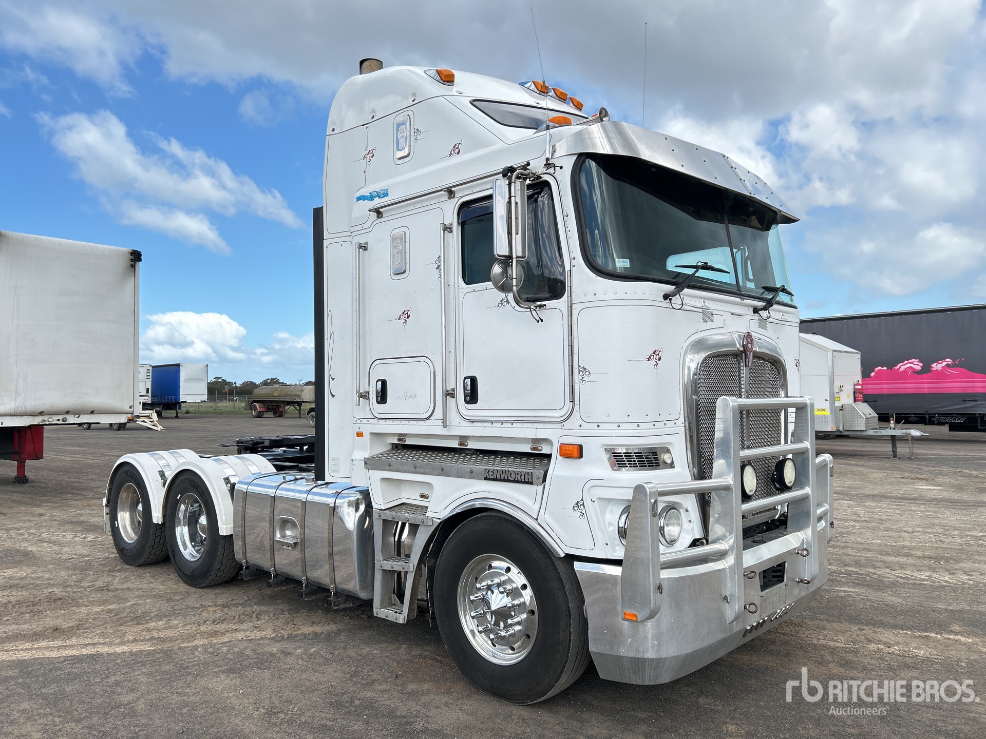2014 Kenworth K200 Aerodyne 6x4 T/A Sleeper Truck Tractor