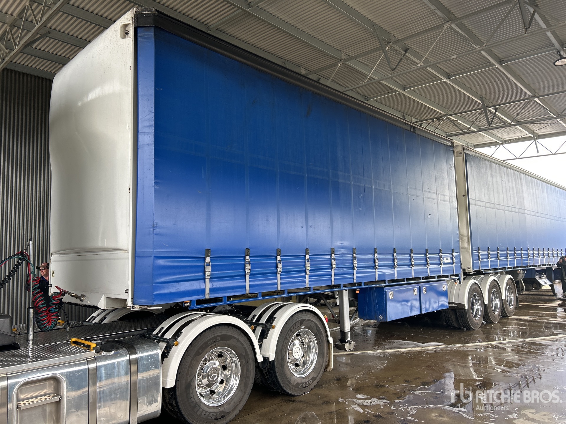 1999 Krueger 7.5 m Tri/A B-Double Lead Curtain Side Trailer