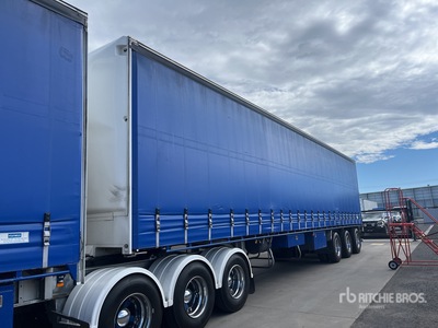 1997 Krueger 13.5 m Tri/A Tautliner Trailer