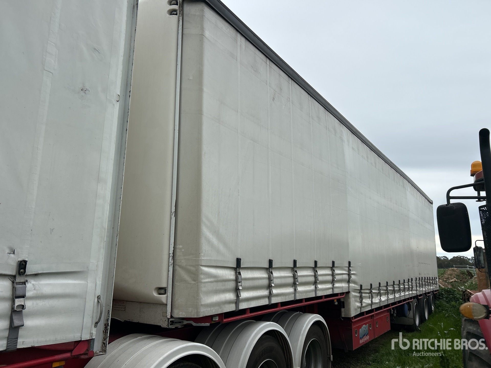 2006 MaxiTrans 13.5 m Tri/A Step Deck Curtain Side Trailer