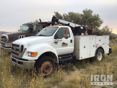 2013 Ford F-750 XLT 4x2 Service Truck