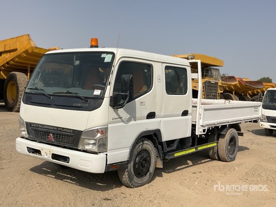 2013 Mitsubishi Canter 4x2 Crew Cab Ciężarówka z płaską platformą