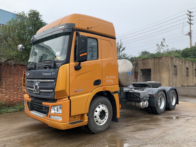 2024 XCMG XGA4250N6WC LNG 6x4 Sleeper Truck Tractor