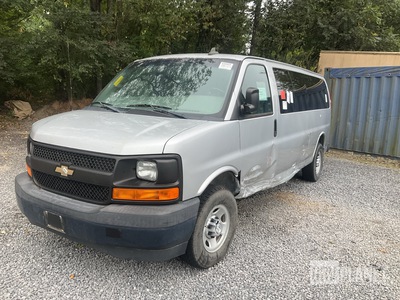 2017 Chevrolet Express 3500 Passenger Van