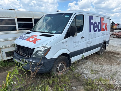 2016 Mercedes-Benz 2500 فان نقل (Inoperable)