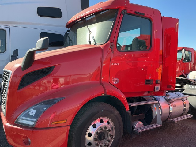 2021 Volvo VNR 6x2 T/A Day Cab Truck Tractor