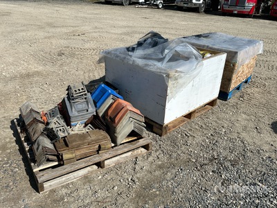 Quantity of (2) Crates of Straps その他 - 店舗 & 倉庫