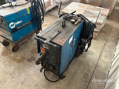 Miller Millermatic 200 200 A を見 Welder - Electric