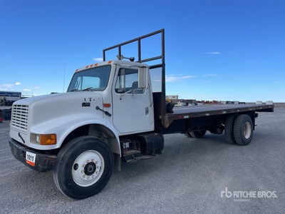 1995 International 4900 4x2 Flatbed Truck