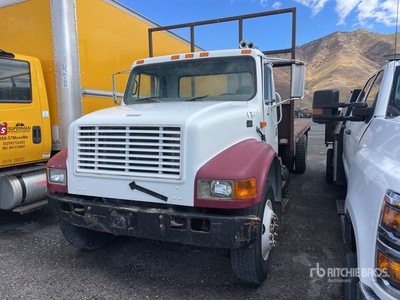 1995 International 4900 4x2 Flatbed Truck