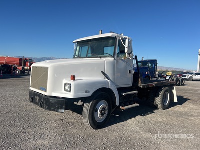 1995 GMC WG42T 4x2 Flatbed Truck