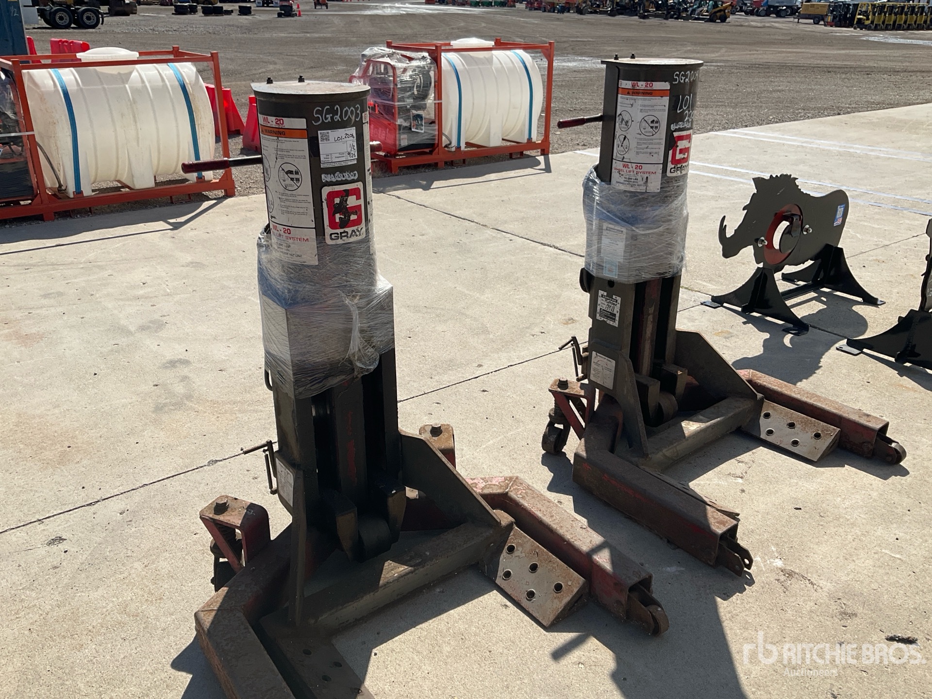 Quantity of (2) Gray WL-20 Vehicle Lift
