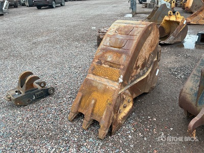 24 in Backhoe Loader Bucket