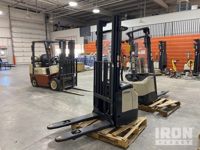 Crown ES 4000 3360 lb مكدس كهربائي