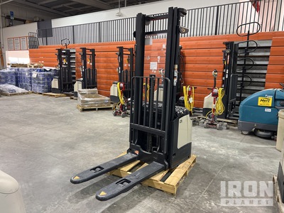 Crown ES 4000 3360 lb Electric Stacker