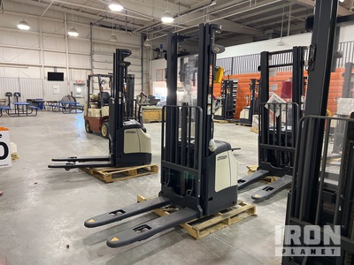 Crown ES 4000 3360 lb Electric Stacker