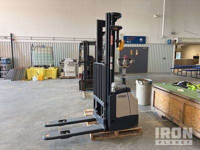 Crown ES 4000 3360 lb Electric Stacker