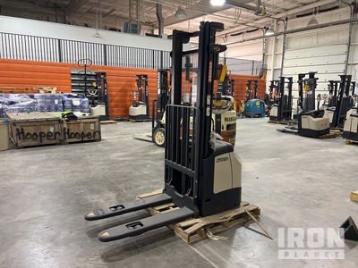 Crown ES 4000 3360 lb مكدس كهربائي