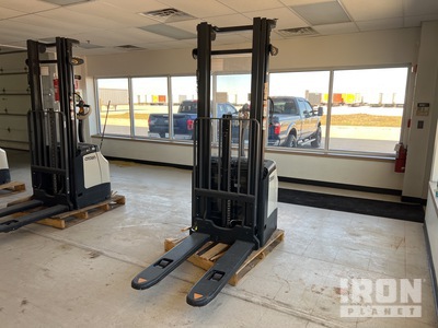 2021 Crown ES 4000 3360 lb Electric Stacker