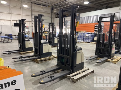 Crown ES 4000 3360 lb Electric Stacker