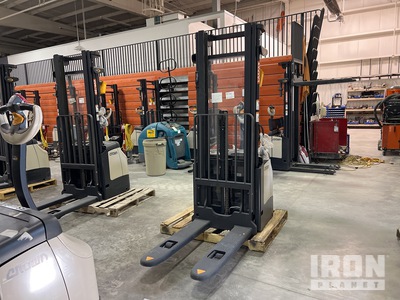 Crown ES 4000 3360 lb Electric Stacker