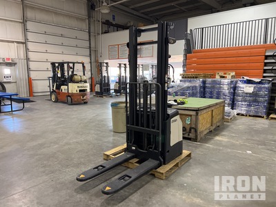 Crown ES 4000 3360 lb Gerbeur électrique