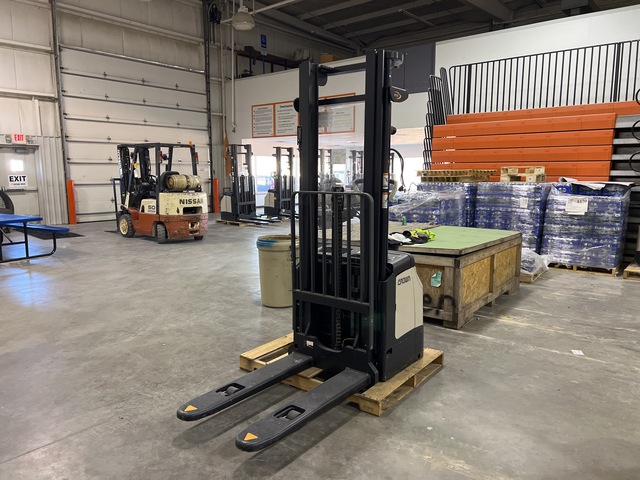 2021 Crown ES 4000 3360 lb Electric Stacker
