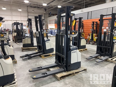 Crown ES 4000 3360 lb Electric Stacker