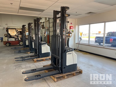 Crown ES 4000 3360 lb Gerbeur électrique