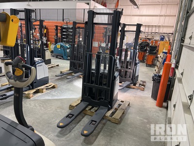 Crown ES 4000 3360 lb Electric Stacker