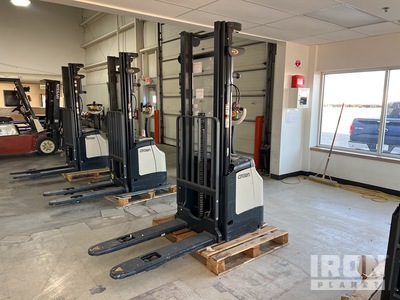 Crown ES 4000 3360 lb Gerbeur électrique