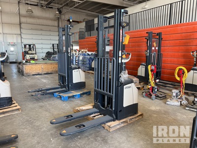 Crown ES 4000 3360 lb Electric Stacker