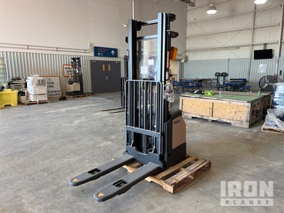 Crown ES 4000 3360 lb Electric Stacker