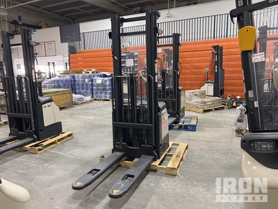 Crown ES 4000 3360 lb Electric Stacker