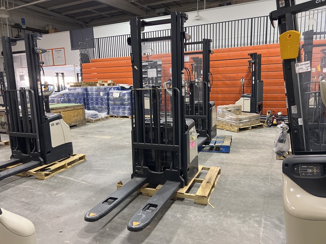 2021 Crown ES 4000 3360 lb Electric Stacker