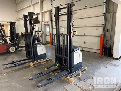 Crown ES 4000 3360 lb Gerbeur électrique