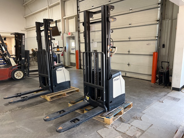 2021 Crown ES 4000 3360 lb Electric Stacker