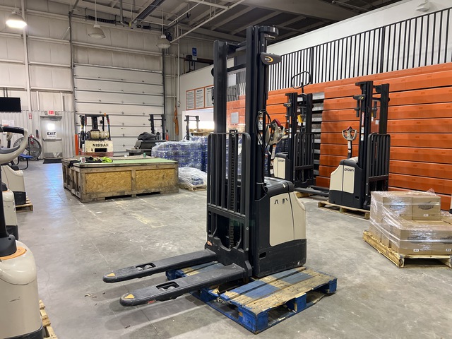 2021 Crown ES 4000 3360 lb Electric Stacker