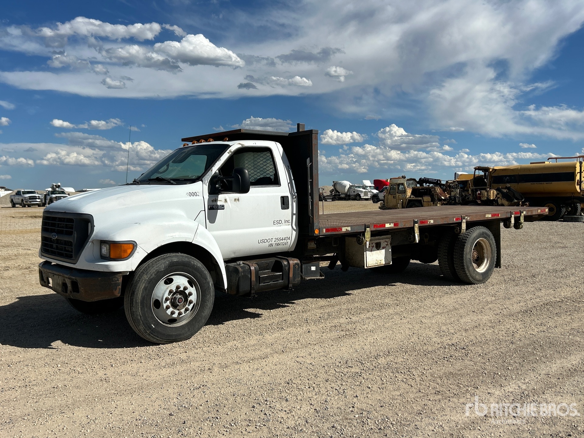 2000 Ford F-650 4x2 平台トラック