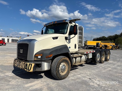 2013 Cat CT660 8x4 تراكتور شاحنة (ثلاثي المحور)