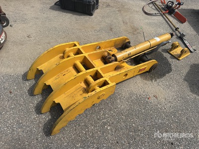 34 in Hydraulic Excavator Thumb