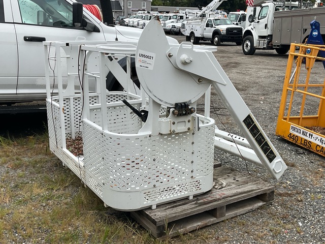 Altec 72 in 800 lb Personnel Basket