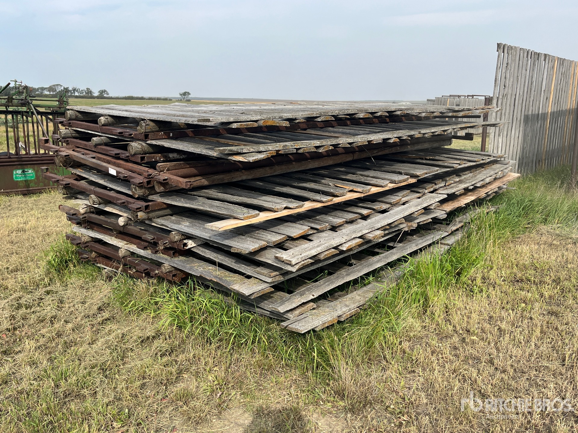 Quantity of (10) 16 ft x 8 ft Clôture anti-vent