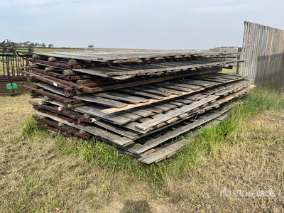Quantity of (10) 16 ft x 8 ft Clôture anti-vent