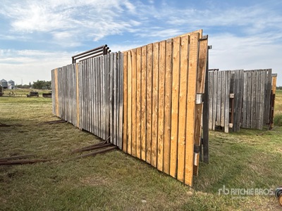 Quantity of (4) 32 ft x 8 ft Clôture anti-vent