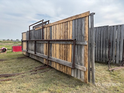 Quantity of (4) 32 ft x 8 ft Clôture anti-vent