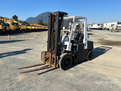 Nissan PH02-005995 4300 lb Pneumatic Tire رافعة شوكية