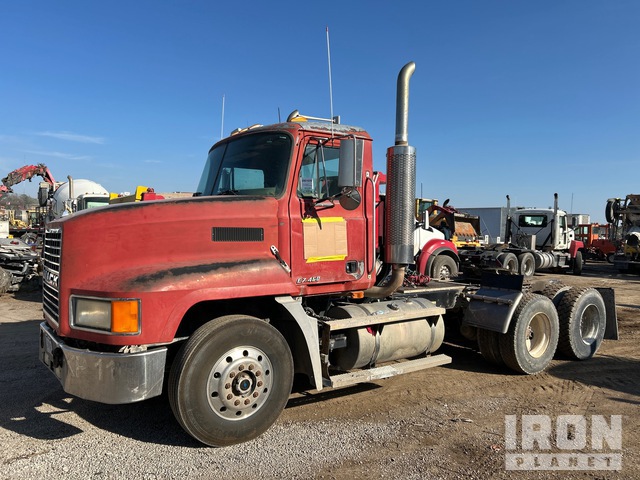 2001 Mack CH613 6x4 T/A Day Cab Truck Tractor in Wichita, Kansas